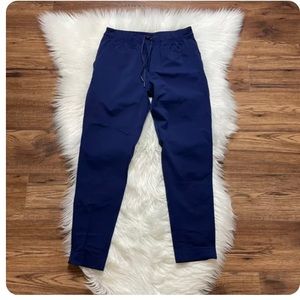 Lululemon Jet Crop - EXCELLENT CONDITION!